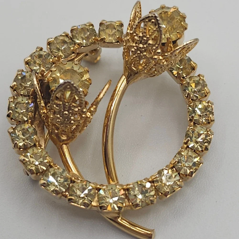 Vtg Gold‎ Tone Light Green Rhinestone Floral Brooch Old Hollywood Glam Elegant